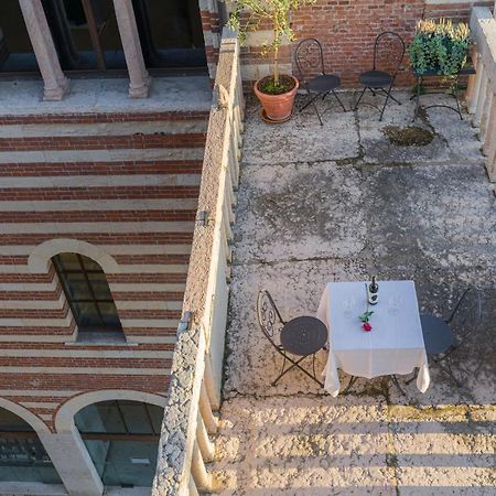 Domus La Costa Apartment Verona Exterior photo